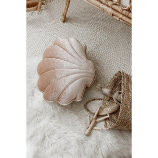 Moi Mili Muschel-Samtkissen Beige – Kuscheliges Deko-Kissen aus der Velvet Glow Kollektion