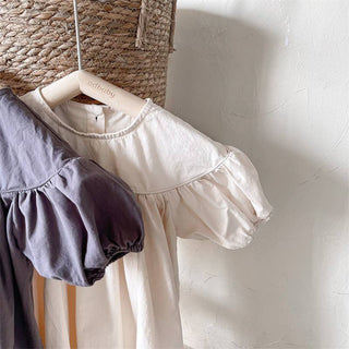 Annie&Charles Sommerkleid aus Bio-Baumwolle – Creme & Grau – Größen 12 Monate bis 8 Jahre – nachhaltig & luftig