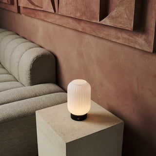 Lilly Dark Brown einzigartige wiederaufladbare Lampe - gefrostete Glaslampe, Holzbasis, dimmbar, 3 helle Modi