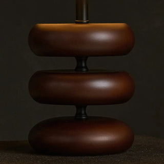 Lara dunkelbraune Holztischlampe mit cremefarbenem Leinenschatten - rustikaler Hausbeleuchtung