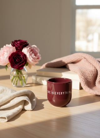 Kaffeebecher Keramik "She is everything" bordeaux