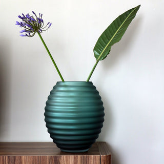Vase The World – Mundgeblasene Glasvase in Grün & Lila