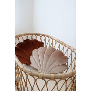 Moi Mili Muschel-Samtkissen Beige – Kuscheliges Deko-Kissen aus der Velvet Glow Kollektion