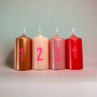 Stumpenkerzen Advent Dip Dye Glow mit Zahlen glänzend (Set a 4)