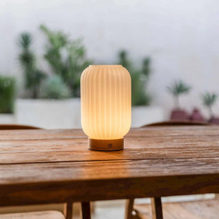 Einzigartige wiederaufladbare Lilly-Lampe – Milchglas und Holzsockel, dimmbar, 3 Lichtmodi