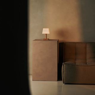 Tommy hellbraune Holztischlampe mit Glas - wiederaufladbare, dimmbare Lampe, kabelloser Beleuchtung