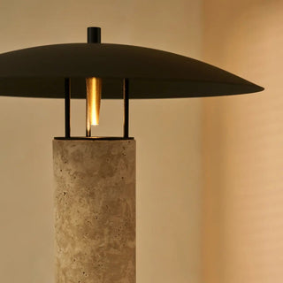 Nicolaas Travertin-Lampe – elegantes handgefertigtes Design mit Metall und Travertin