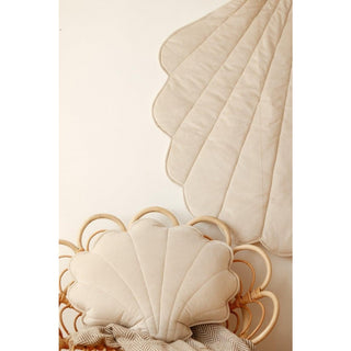 Moi Mili Muschelkissen in Creme – Weiches Samt-Kissen für Kinderzimmer & Wohnzimmer – Handgemacht, waschbar & allergikerfreundlich