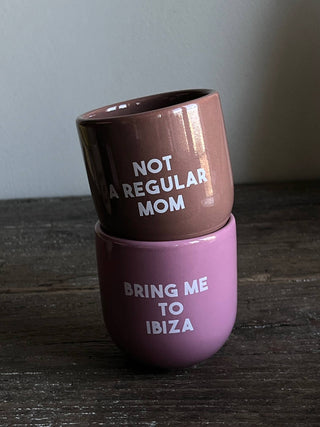 Becher Keramik braun “Not a regular mom”