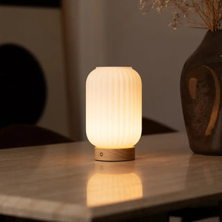 Einzigartige wiederaufladbare Lilly-Lampe – Milchglas und Holzsockel, dimmbar, 3 Lichtmodi