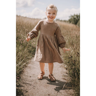 Annie&Charles Kleid aus Bio-Baumwolle – Erdtöne Creme & Braun – Größen 12 Monate bis 8 Jahre