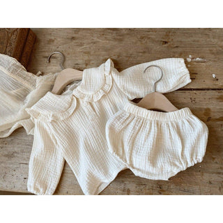 Babysommer Zweiteiler aus Bio-Baumwolle – Langarmshirt mit süßem Kragen & kurze Hose – Annie&Charles