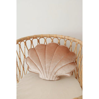 Moi Mili Muschel-Samtkissen Beige – Kuscheliges Deko-Kissen aus der Velvet Glow Kollektion