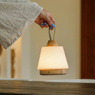 Liv Hellbraune wiederaufladbare Lampe – Lederband, dimmbar, kabellos