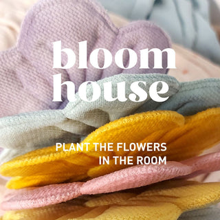 Moi Mili Blütenkissen aus Samt – Dekokissen in Blumenform für Kinderzimmer & Wohnräume – Grün/Braun/Weiß