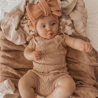 Baby Zweiteiler aus Feinstrick Baumwolle – Sommer Outfit mit Body & Hose – Annie&Charles