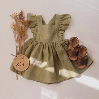 Annie&Charles Bio-Baumwollkleid mit Rüschen & Rückenschleife – Grün, Beige, Braun, Blau – Größen 6 Monate bis 4 Jahre