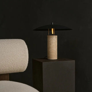 Nicolaas Travertin-Lampe – elegantes handgefertigtes Design mit Metall und Travertin