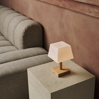 Tommy hellbraune Holztischlampe mit Glas - wiederaufladbare, dimmbare Lampe, kabelloser Beleuchtung