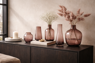 VASEN DUNKELROSA Dunkelrosa Vasen aus Glas, Keramik & Porzellan