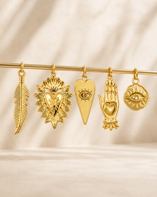 Goldene Charms & Anhänger