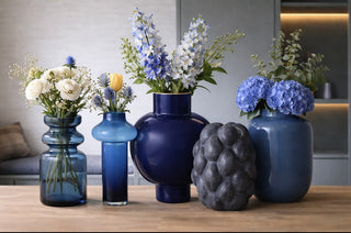 VASEN DUNKELBLAU Dunkelblaue Vasen aus Glas, Keramik & Porzellan – MÄDCHENZIMMER