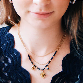 Dreifache Halskette mit Facetten und Anhängern – schwarz