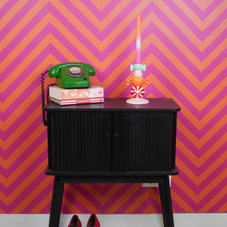 Candy-Kerzenhalter – Gestapelte Süßigkeiten als bunter Eyecatcher | Housevitamin - Red Swirl Multi Color - 11x11x18cm