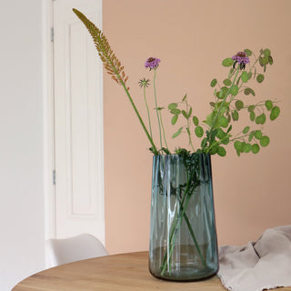 Blaue Glasvase Parana 35 cm – Mundgeblasene Designvase für Blumen & Kerzen