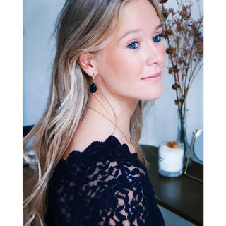 Breite Creolen mit glänzendem Tropfen – schwarz