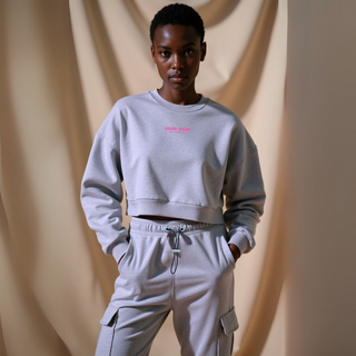 Cropped Oversized Crewneck Sweatshirt – Boxy Fit mit Kangaroo-Taschen | GOOD GIRL BAD HABITS