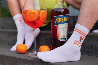 Aperol Spritz Socken – Lustige Statement Socken mit Drink Motiv