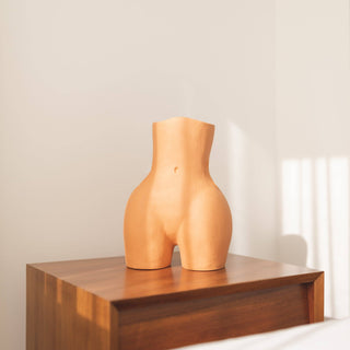 Nackte Keramik-Skulptur