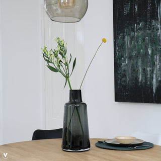 Jana Glasvase Grau 40 cm – Handgefertigte mundgeblasene Designer Vase | Vase The World