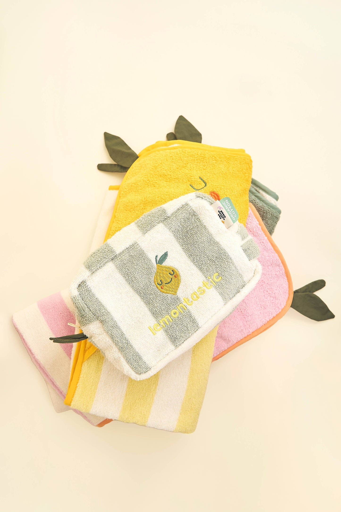 Kinderponcho Lola Lemon aus Frottee mit Kapuze