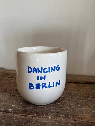 Keramik Becher “Dancing in Berlin”
