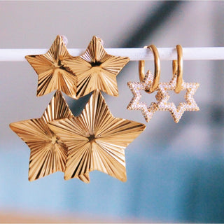 Ohrring „Sternennacht“ mit kleinerem und größeren Stern