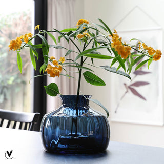 Vase The World – Mundvase aus Glas in Blau (Ø 18,5 x H 14,5 cm)