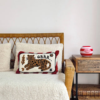 Keramikvase mit Kussmund in Rot & Rosa – Poetische Design-Vase für Slow-Life-Dekoration