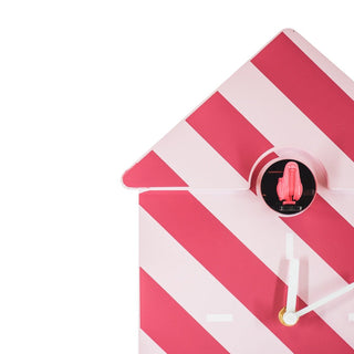 Housevitamin Wanduhr Kuckucks-Design – Rosa Streifenmuster, 24x27x9 cm