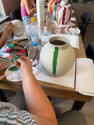 Vasen bemalen Workshop – Kreativabend mit modernen Keramikvasen | Studio Creative by Mädchenzimmer