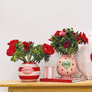 Keramikvase „Love“ in Rosa – Poetische Design-Vase mit Herzmotiv L14 B13,8 H15,9cm