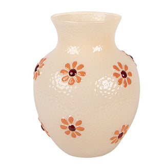 hellorangene vase mit orangene blumen , weißer Hintergrund