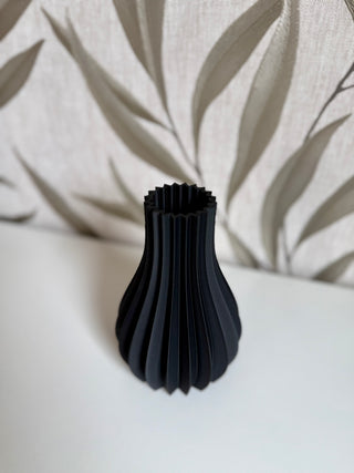 VASE 3D bauchig geriffelt schwarz