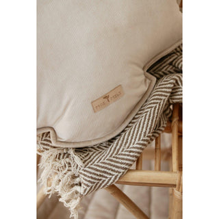 Moi Mili Muschelkissen in Creme – Weiches Samt-Kissen für Kinderzimmer & Wohnzimmer – Handgemacht, waschbar & allergikerfreundlich