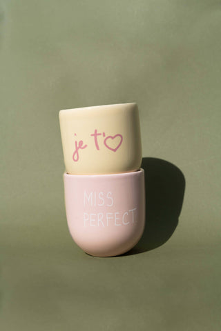 Miss Perfect Tasse Rosa – Handgefertigte Keramiktasse mit Schriftzug | Kaffeetasse & Geschenkidee für Frauen t