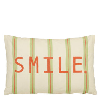 Smile Kissen Weiß mit grünem Schriftzug – Dekokissen aus Baumwolle 55 cm