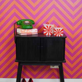 Candy Swirl Dekoglas mit Deckel – Buntes Aufbewahrungsglas im Wirbel-Design | Housevitamin - Rot/Pink - 11x11x11,5 cm