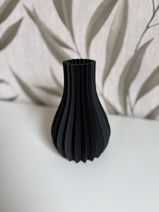 VASE 3D bauchig geriffelt schwarz