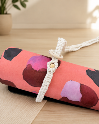 Makramee Yogamatten-Tragegurt aus Baumwolle mit Holzringen – Natur
